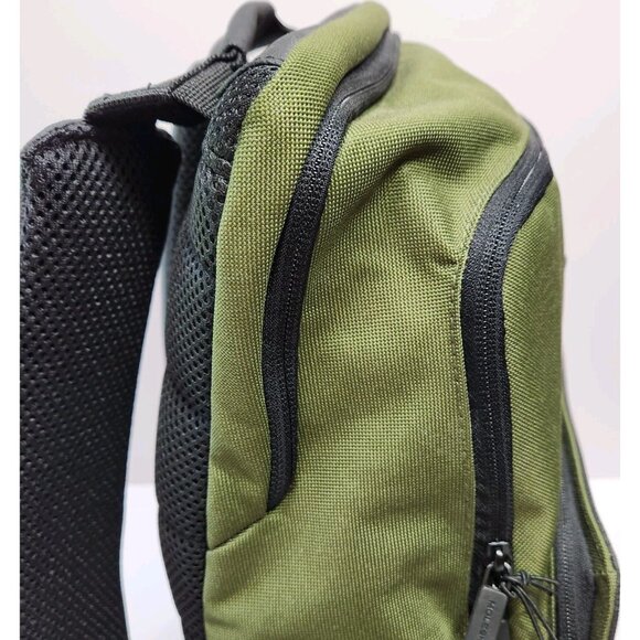NWT Moleskine Nomad Medium Backpack Bag Padded Unisex Green - Picture 5 of 16